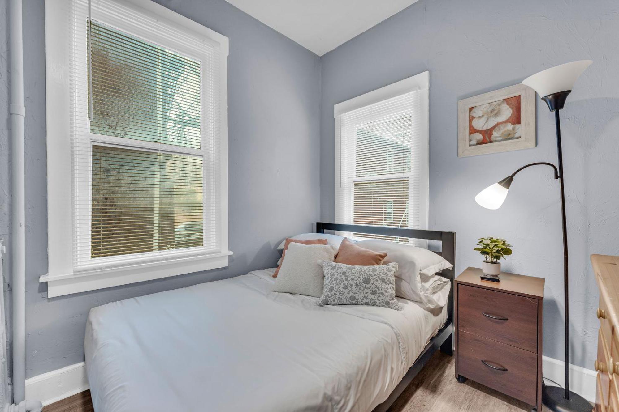 Historic Cozy Haven In Little Italy Lejlighed Cleveland Eksteriør billede